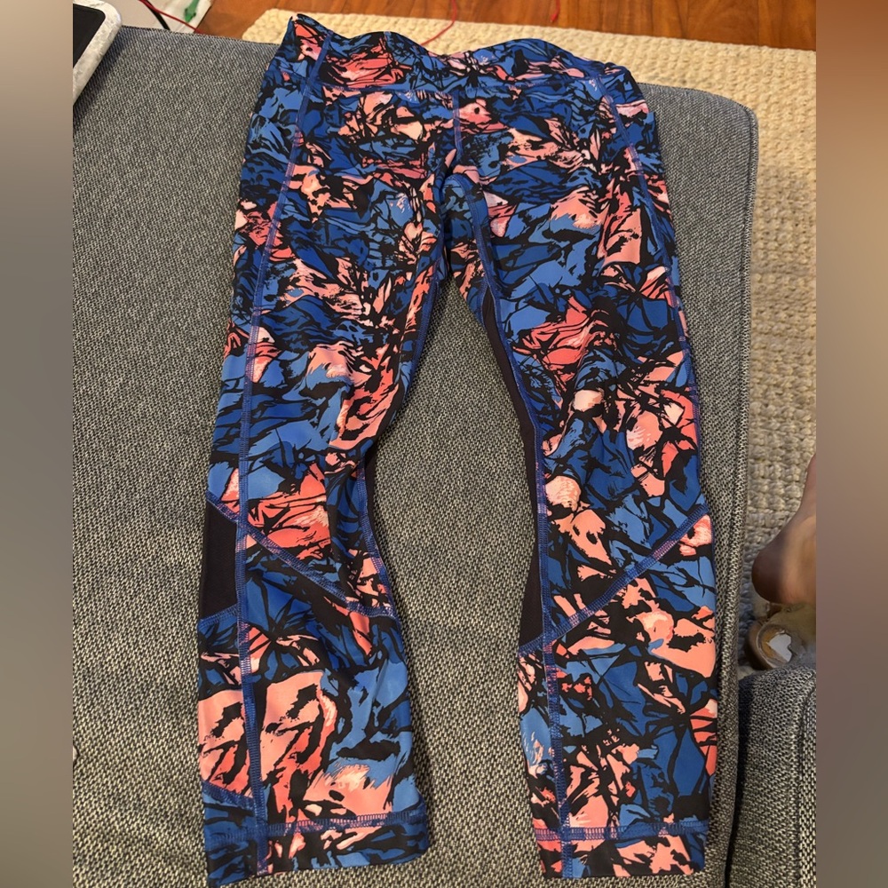 Lululemon x SoulCycle Like New Cropped multicolored Leggings.